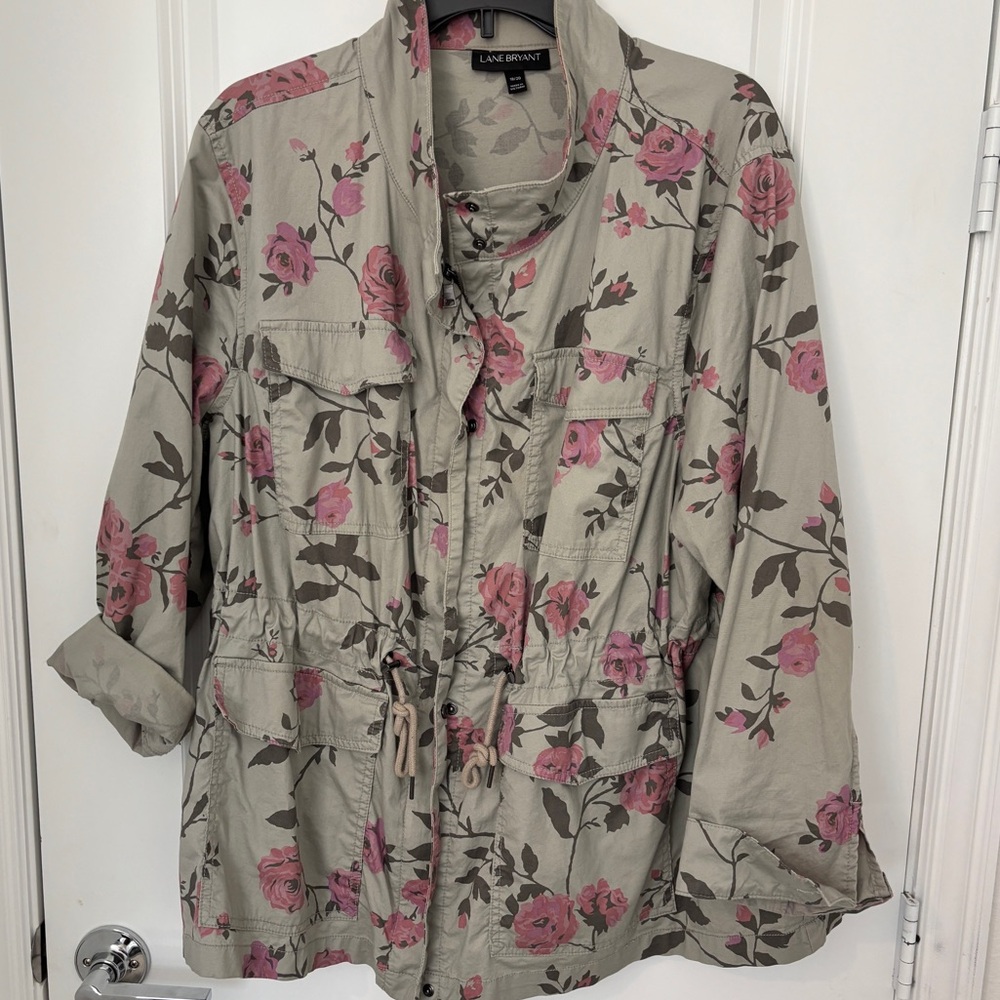 Light jacket, super cute, can be used on top of a light sweater
